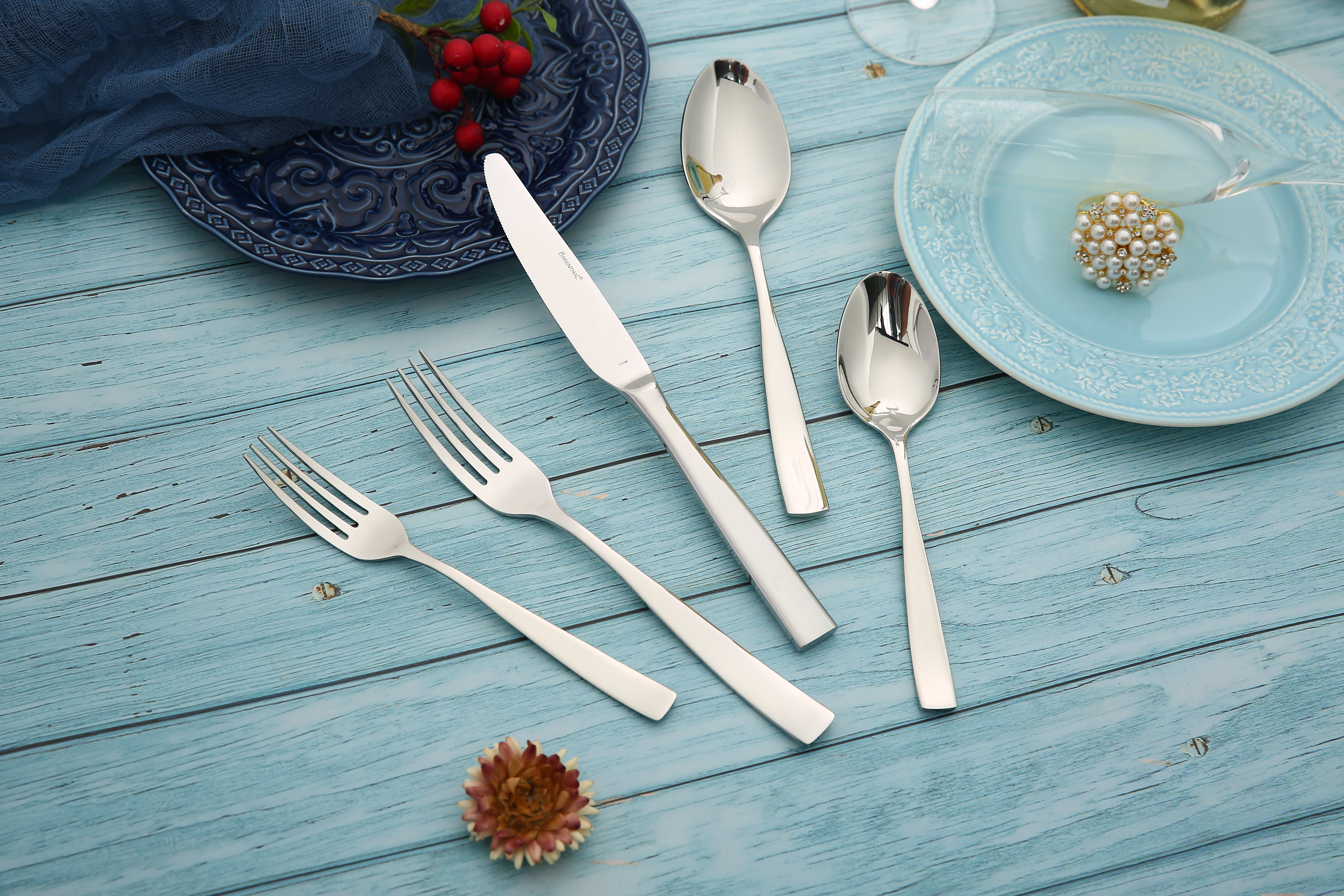Barenthal Motion 20-piece stainless steel flatware set, serves 4 people, luxury style, dishwasher safe, great for family dining.